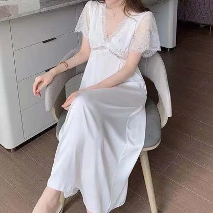 قميص نوم سيرافينا من الساتان والدانتيل