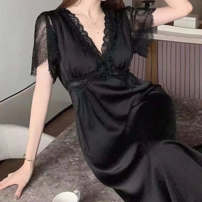 قميص نوم سيرافينا من الساتان والدانتيل