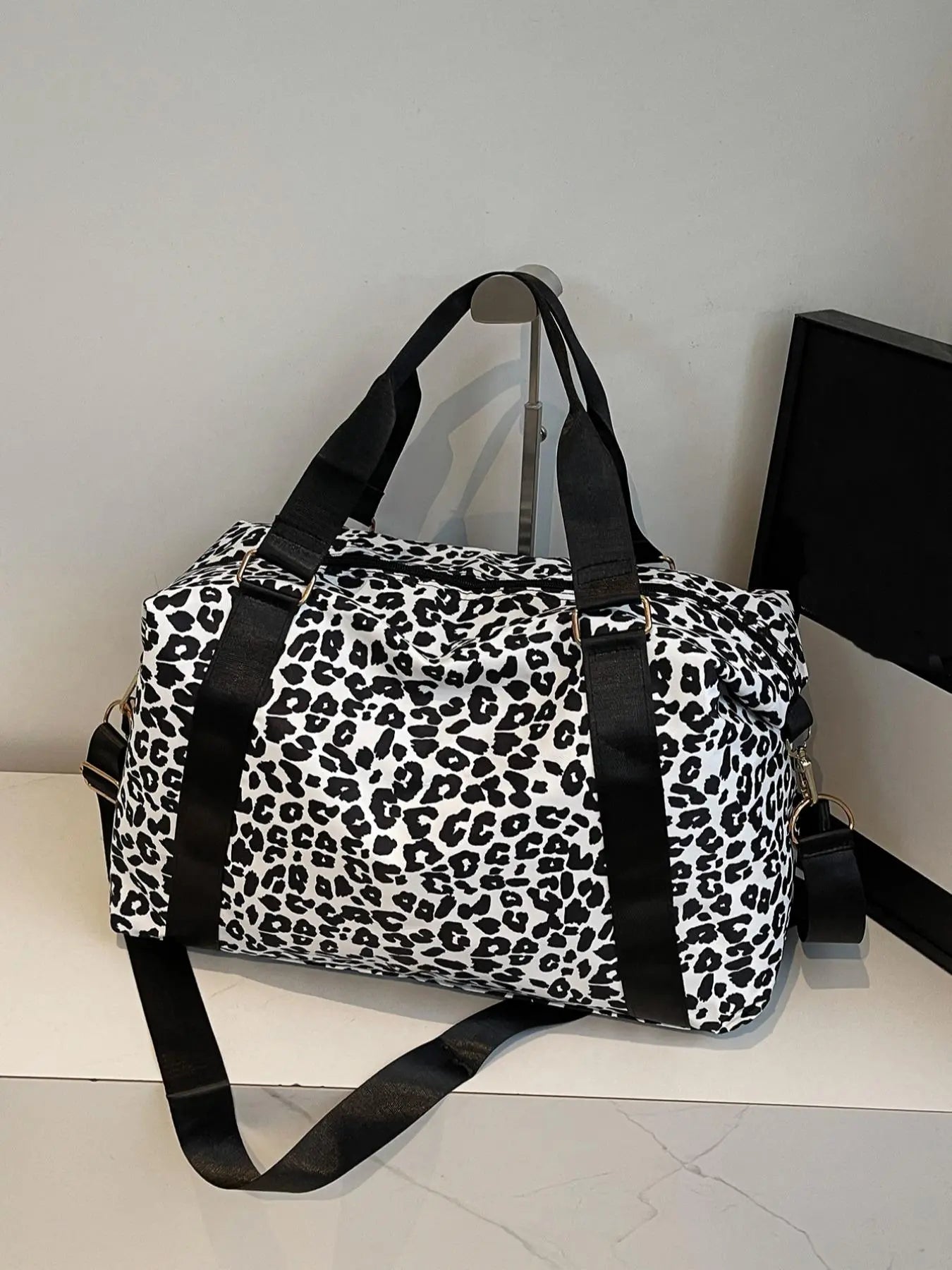 Summer 2024 Leopard Pattern Large Capacity Zipper Travel Duffle Bag, Waterproof Oxford Cloth Shoulder Bag, Unisex Dry and Wet Separation Handbag